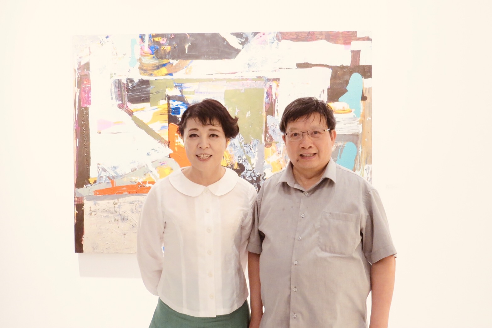 02.億光文化基金會葉寅夫董事長與聲樂家簡文秀參與台中藝術畫展