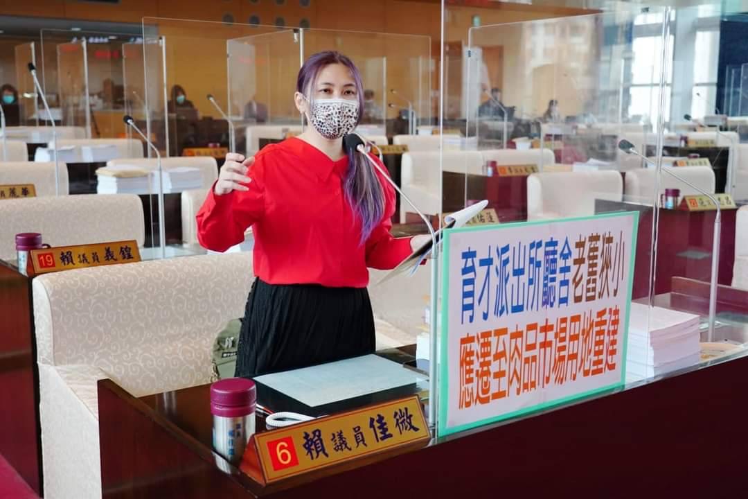 圖/育才派出所建物老舊使用已經47年，廳舍老舊不堪，員警辦公空間相對不足，建議遷至原肉品市場用地重建。 （照生新聞 曉東報導）