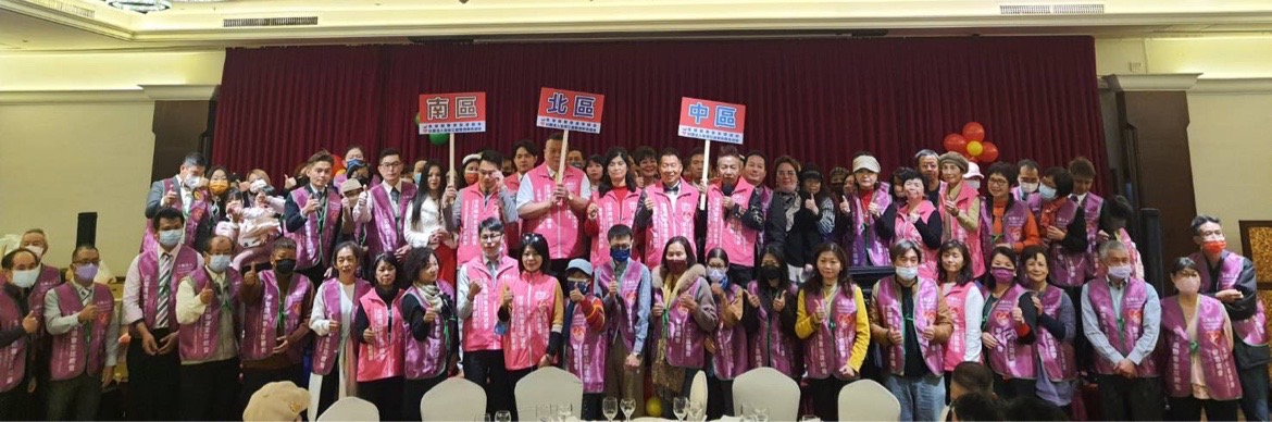 ▲「全球商聯會全球總會全民公益翻轉經濟歲末年終尾牙益慈善感恩餐會」活動參與貴賓大合影。(圖/全球商聯會全球總會提供)