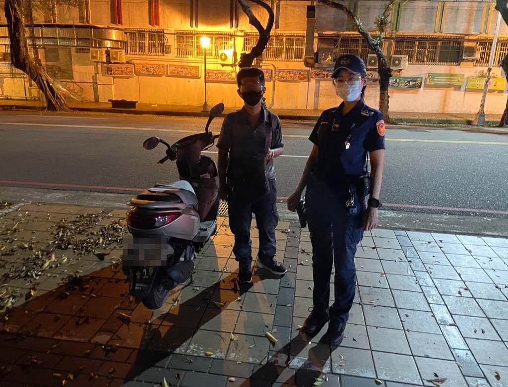 ▲台中市日前廖姓老翁報案稱自己的機車不見，並苦尋三小時不得，中市警二分局機智15分鐘助其尋回愛車。（圖/記者澄石翻攝）