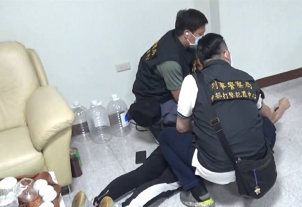 ▲中市警局針對網路博弈組成專案小組，迄今已破獲多場線上博弈機房、call客中心等，並查扣大量電腦設備等設備，杜絕更多賭客遭詐。