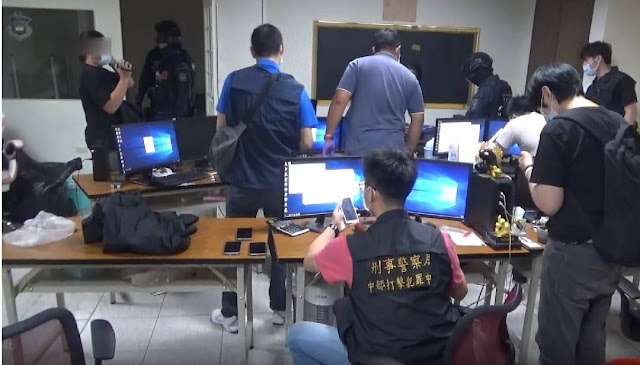 圖片說明：賭博詐欺集團到案共7人，當天帶到主嫌林姓29歲、陳姓31歲、李姓24三嫌（均為男性），後續其他到案對象年齡為20至24歲。(圖/記者謝榮浤翻攝)