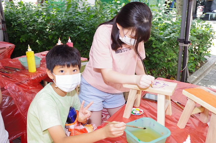 2023文昌家具生活節再度推出深受歡迎的「親子板凳彩繪diy」2 3