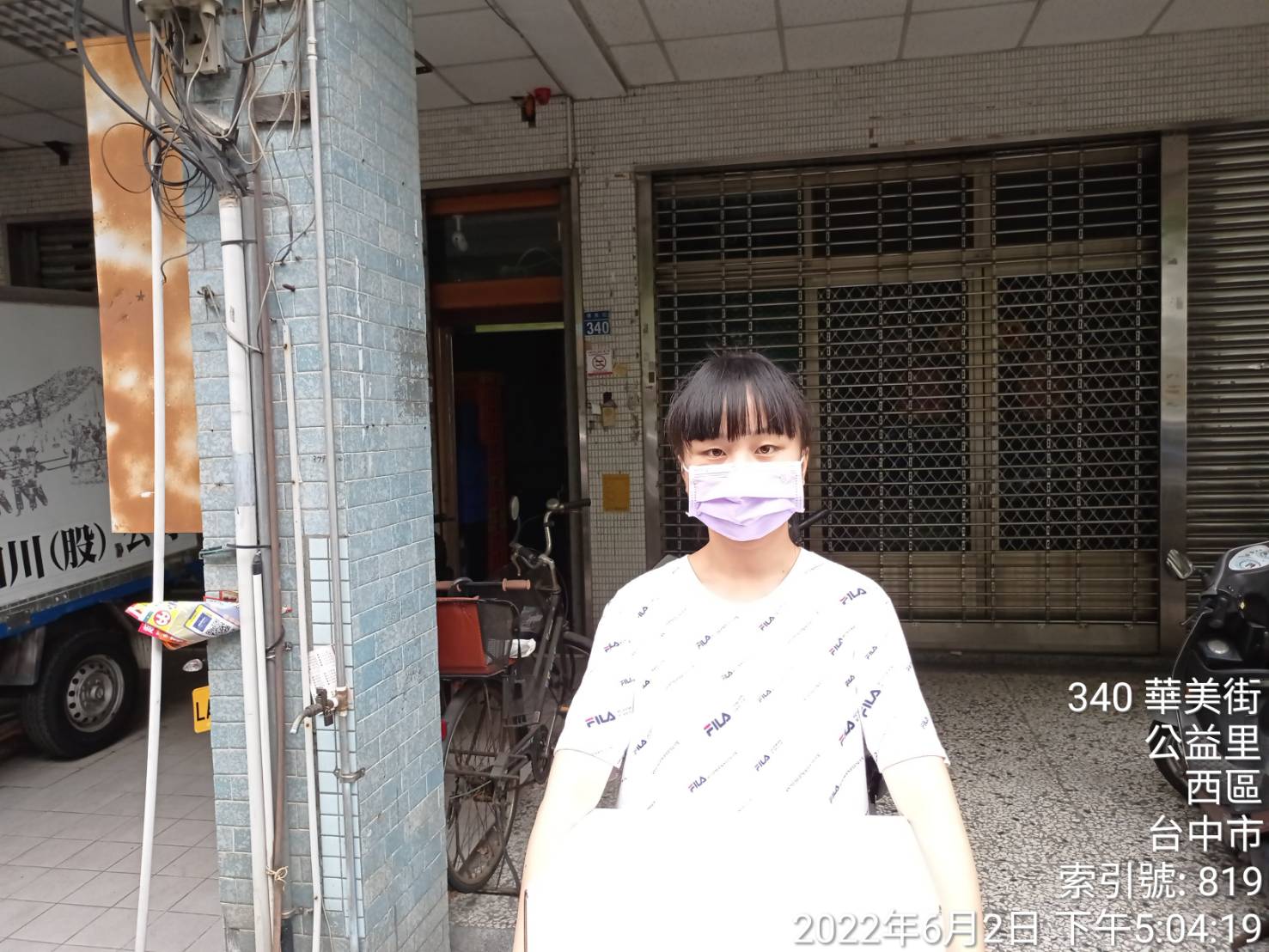 圖片說明 : 照片中人物非確診者,由其家人代表領取。 (記者福祐翻攝)