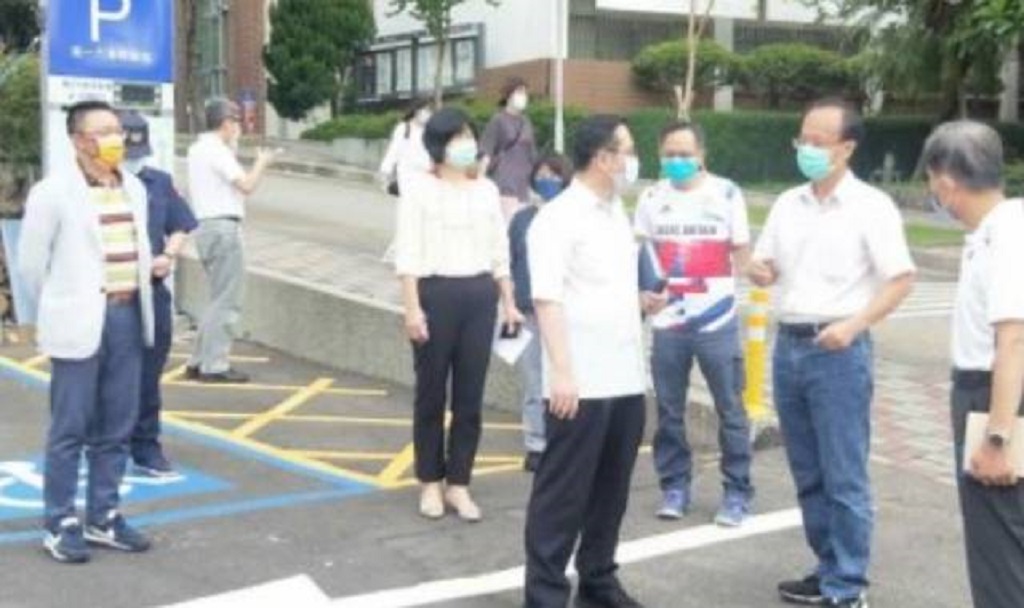 ▲中市警局副局長魏慶賢率婦幼警察隊、清水分局同仁至弘光科大關心校園安全。(記者謝榮浤翻攝) 。（圖/記者澄石翻攝）