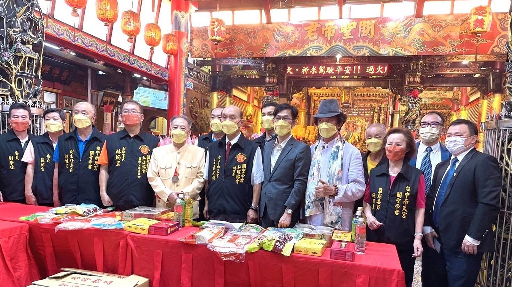 ▲台中南天宮主委吳光雄於記者會後與國寶級大師廖建順院長、林品陞院長、林宗茂大師等貴賓合影。