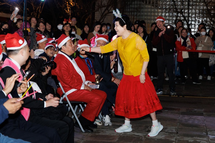 5. 聲樂家簡文秀與文大王子奇校長合唱恰似你的溫柔 0