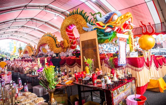 嘉義城隍廟中元祭典-長15米鳳梨酥供品吸睛