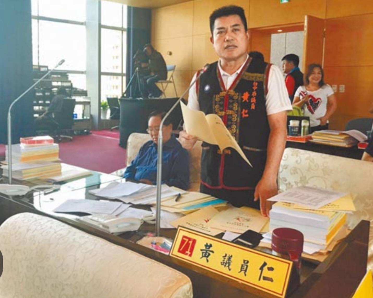 ▲台中市平地原住民市議員黃仁議會質詢。（圖/中市議員黃仁辦公室提供）