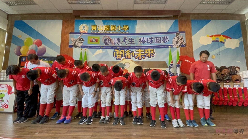 ▲東山國小棒球隊感謝各界協助。(圖/救國團南區團委會提供)