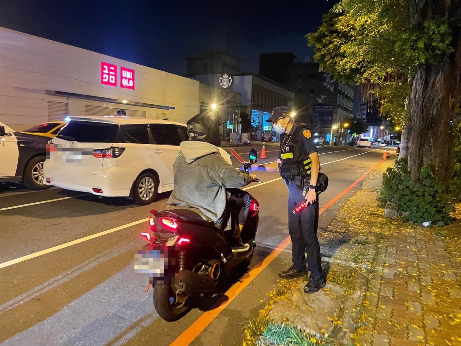 圖片說明:暑期強力抓酒駕 台74線全線「封閉式」攔檢為路安把關。(圖/記者謝福祐翻攝)