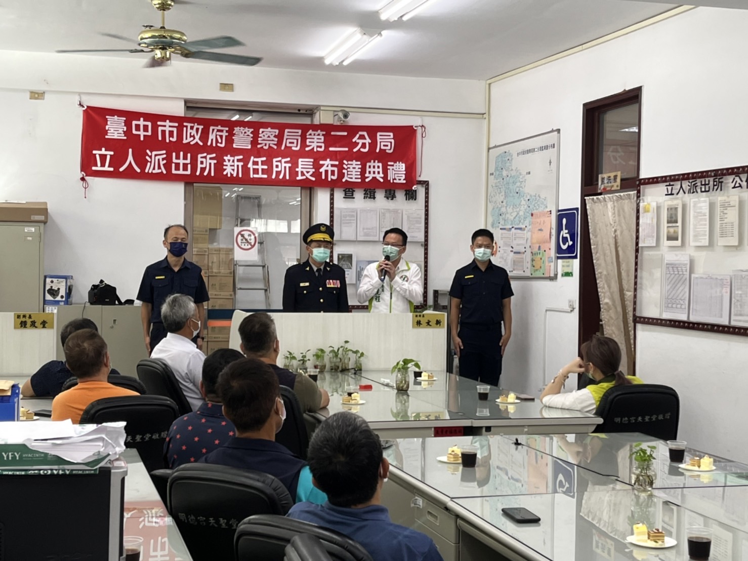 ▲新任所長布達交接典禮,立法委員莊競程、市議員賴佳微、陳政顯、陳文政。(圖/記者謝榮浤翻攝)