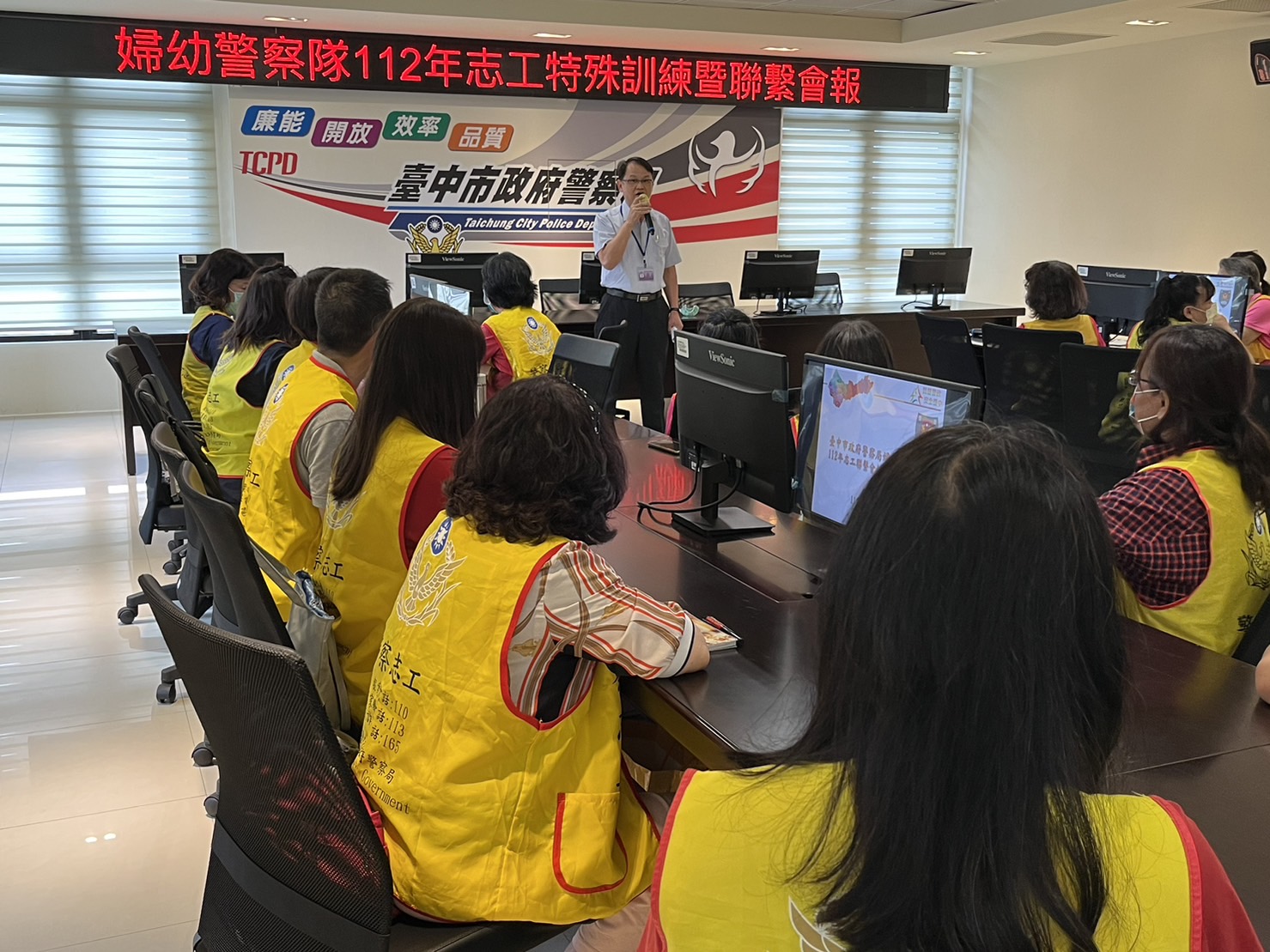 ▲婦幼警察隊許正懋隊長感謝志工們的付出。(圖/記者澄石翻攝)