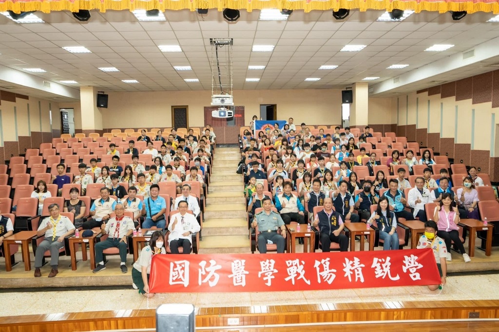 「國防醫學戰傷精銳營」開幕式後大合影。（圖/記者澄石翻攝）