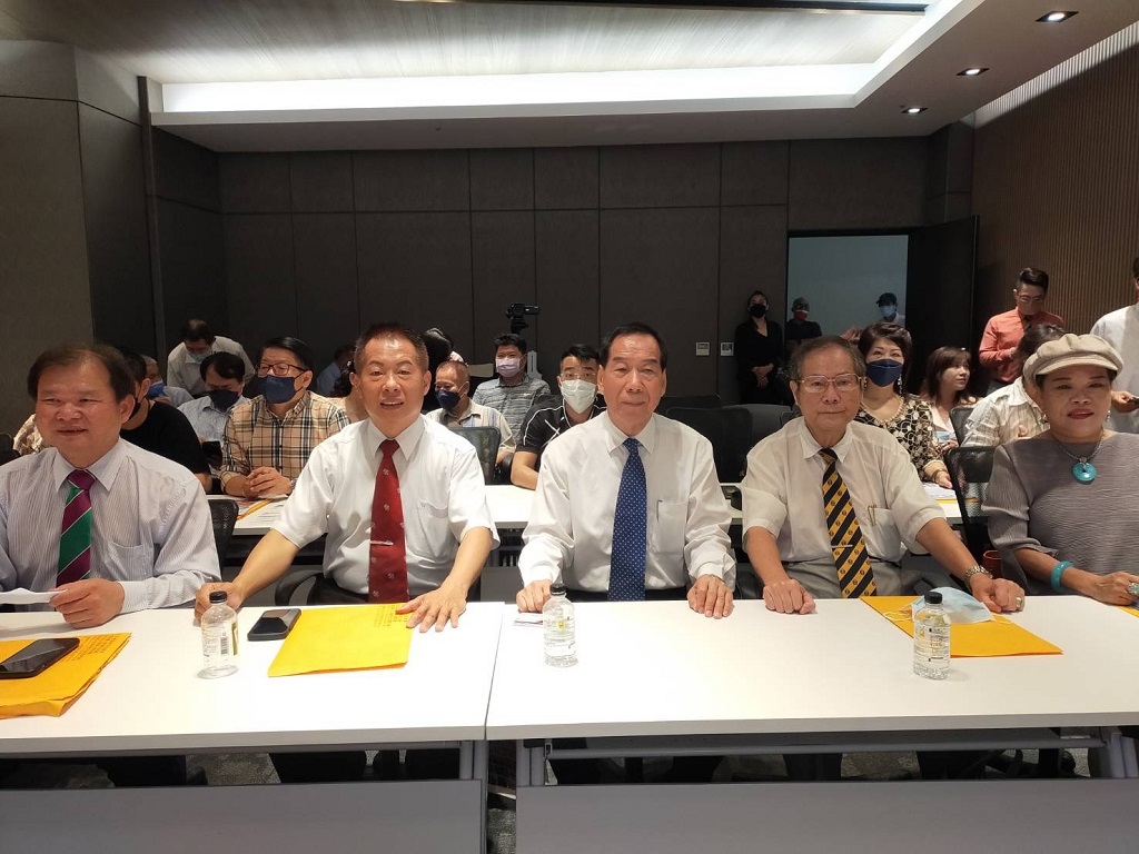 ▲透視全球報導雜誌總社日前隆重盛大舉辦「透視全球報導23週年慶暨台中市分社成立酒會」,總社長陳子堅率領總社暨台中分社核心幹部合影。(圖/記者澄石翻攝)