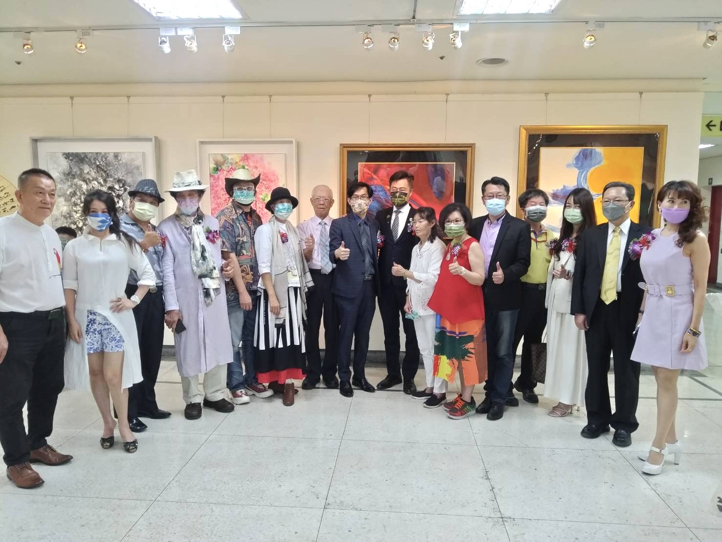 ▲宮保第國藝術中心代理院長林品陞與當日出席開幕式貴賓合影。（圖/記者澄石翻攝）