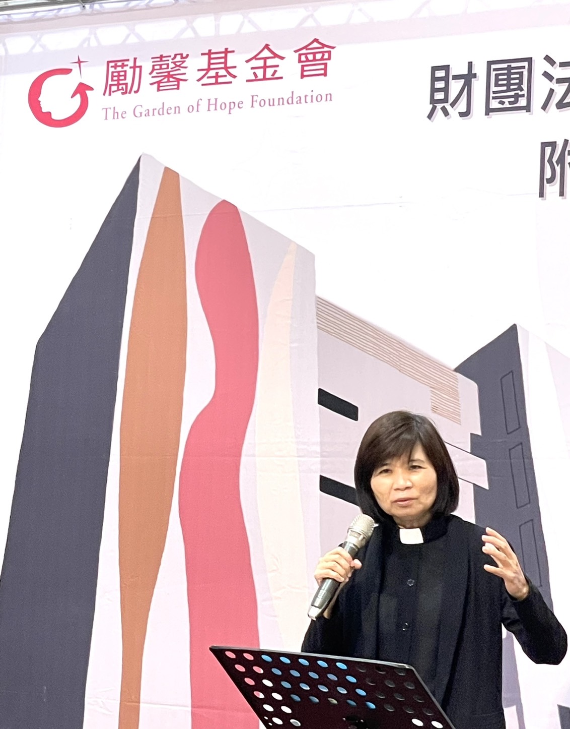 ▲勵馨基金會附設南投縣私立欣恩之家辦理啟用典禮暨感恩禮拜牧師感恩祈福分享。(圖/記者林㤈輝翻攝)