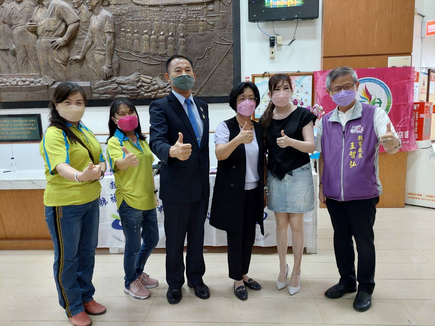▲「舞動的生命-禮讚」暨反毒反霸凌宣導活動的舞蹈慈善公演,彰化縣長王惠美(右3)親自出席並與貴賓合影。(圖/記者陳家茵翻攝)