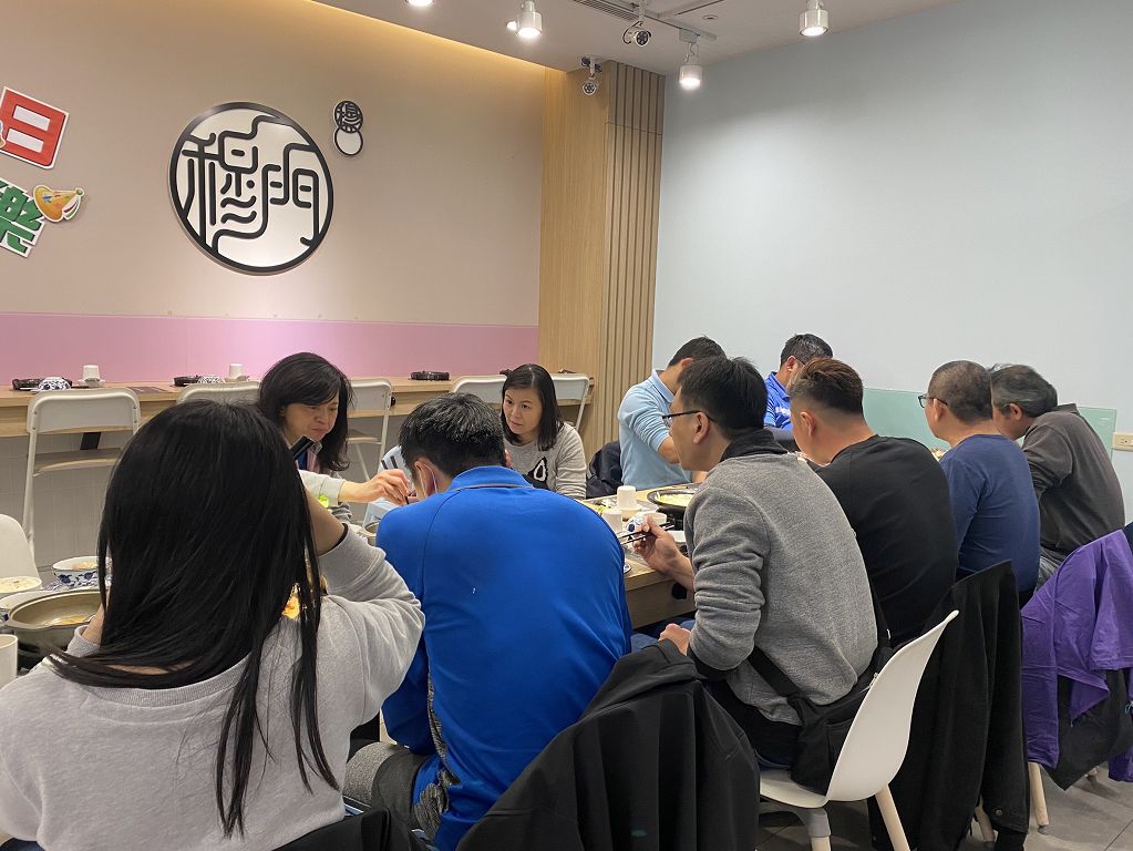 台中推薦美食火鍋 新推出「剝皮辣椒雞鍋」解解饞