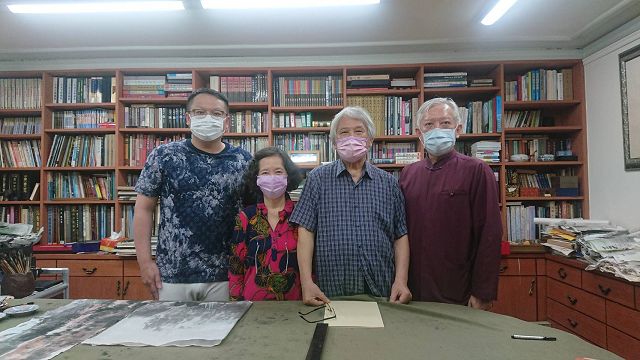 國美館梁永斐館長拜訪資深藝術家江明賢　洽談明年個展合作