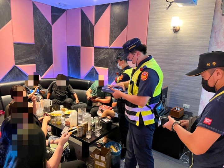 林口警週末治安交通大執法 環警稽查2小時祭出22張罰單