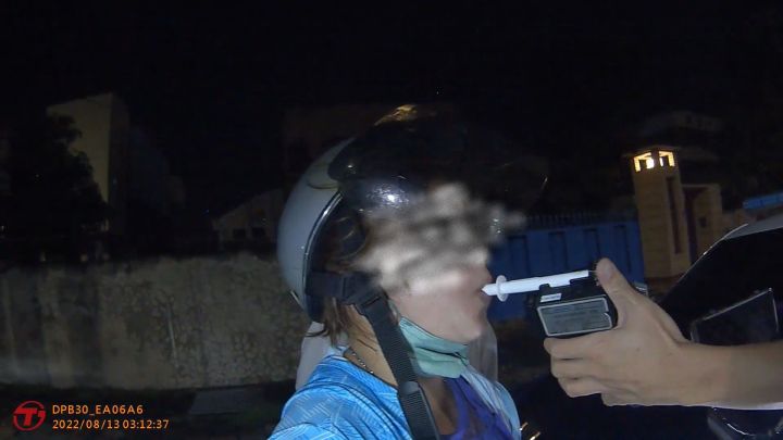 酒後仍然代駕幫倒忙 湖內警取締酒駕零容忍