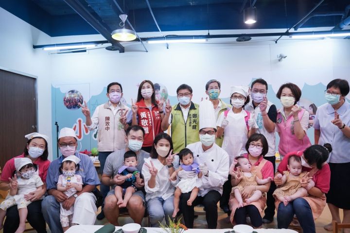 陳其邁小港公托及育兒資源中心 增設據點及平價服務減輕家長負擔