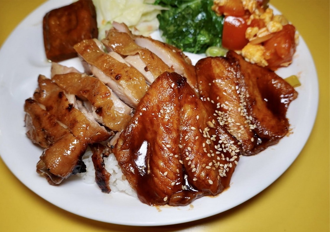 「烤食煮盒」推出烤雞腿與鯛魚雙主餐，深受部落客肯定