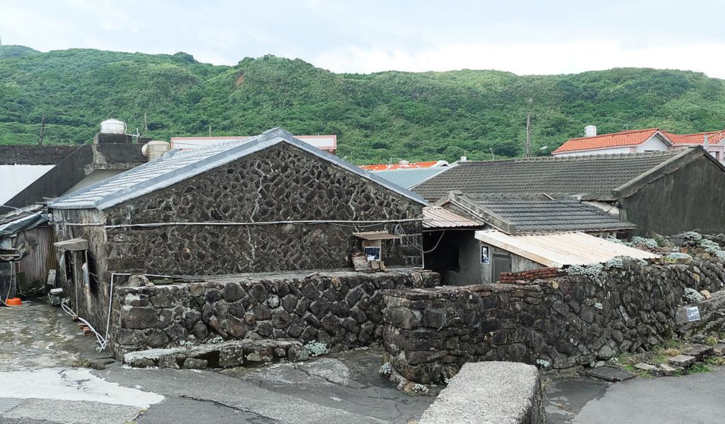 「馬崗石砌屋建築在地記憶展覽—石至今日」以vr、空拍影片及聲景創作，建構馬崗漁村在地人文記憶