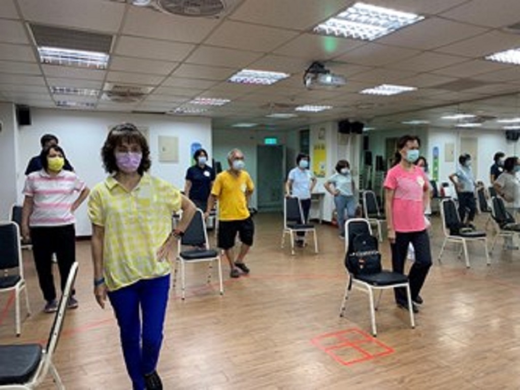 ▲享齡健康力計畫是利用圖書館、藝廊、咖啡廳等多元空間，推廣預防及延緩老化等健康活動。（圖/記者澄石翻攝）