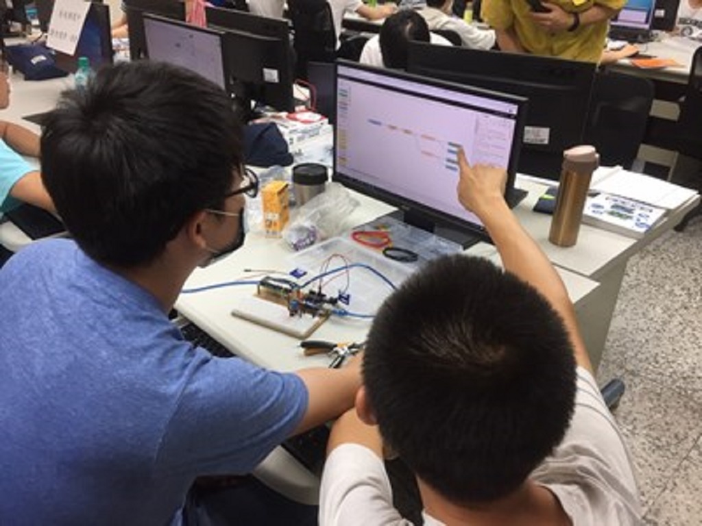 ▲110年人工智慧與資料分析工程師培訓班上課照片。(圖/記者澄石翻攝)
