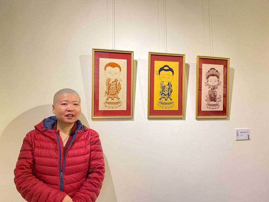 傳熹老師與創作藥師觀音地藏三尊q版合影
