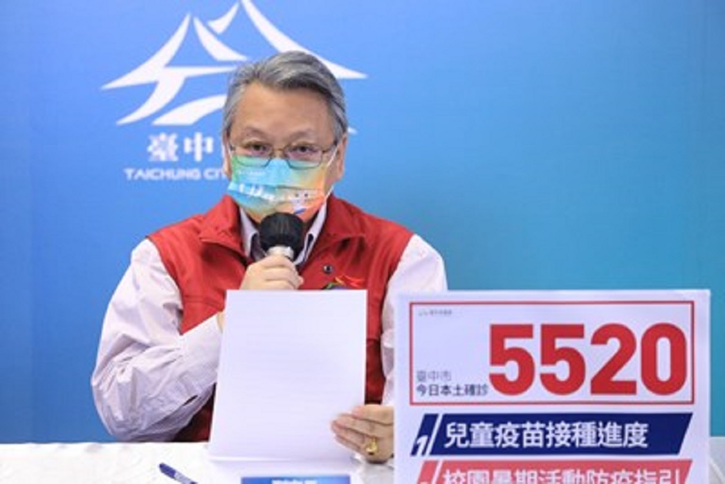 ▲中市副市長令狐榮達表示，隨著疫情趨緩，疫苗覆蓋率穩定提高，台中市即將「有條件」進行實體課程。（圖/記者澄石翻攝）
