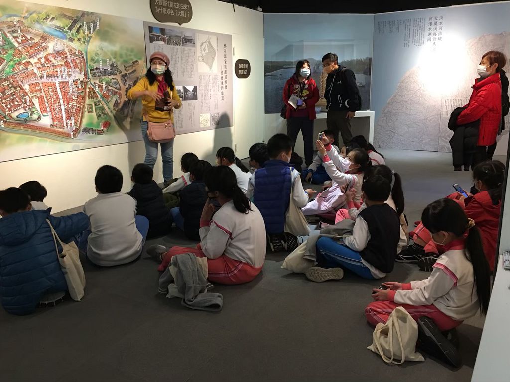 向學童導覽枋橋城
