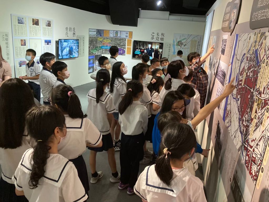 向小學生導覽