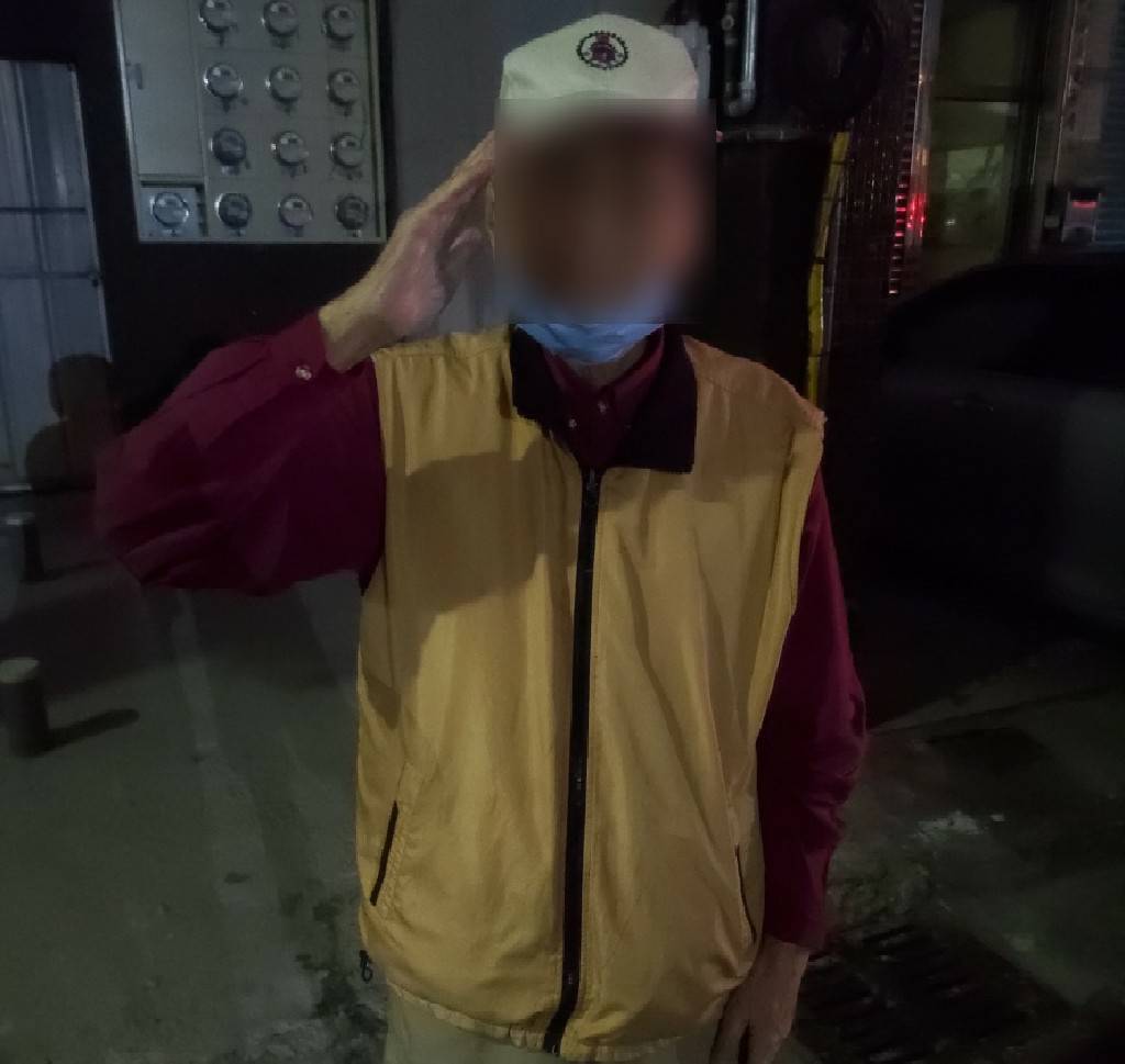 員警協助老翁返家3