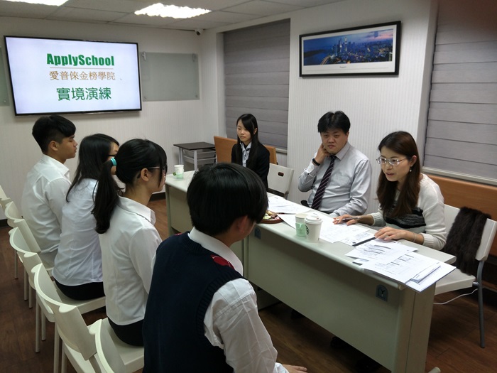 圖五實境演練模擬面試真實情況，協助同學克服面試緊張感