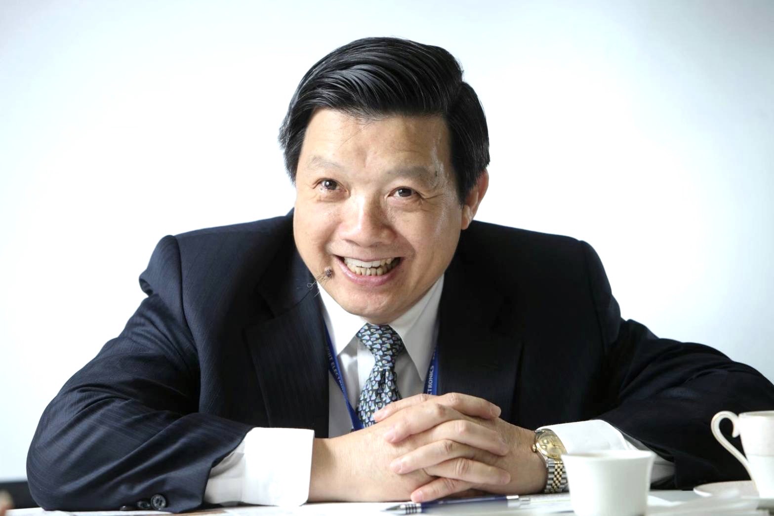 圖為億光電子葉寅夫董事長