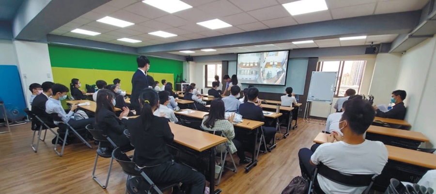 圖說一愛普倈教育顧問提供全台唯一完全仿真的實境演練，報到、休息、等待、面試歷歷
