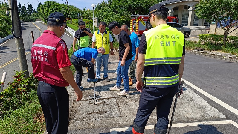 富基里里長曾進興協助通報疑似犬隻受困箱涵