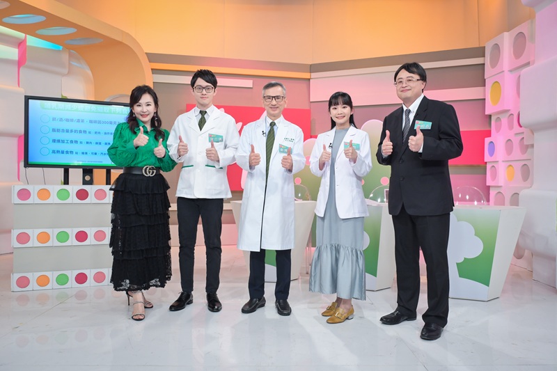 左起 陳力瑜主持人、 曾合儀藥師、鄭博仁醫師、劉彥含心理諮商師、沈明志藥師