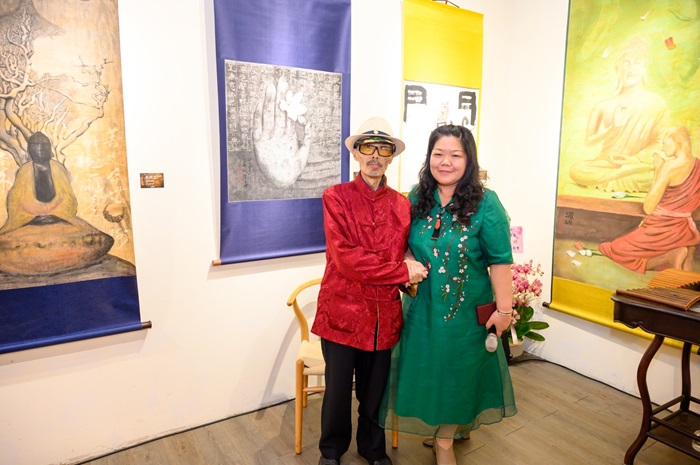 左邊黃坤成右邊黃錦鶯