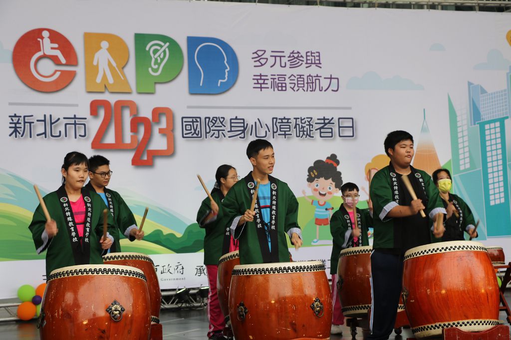 新北市特殊教育學校學生表演太鼓