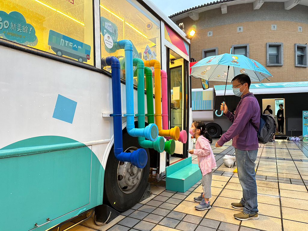 新北市美術館的artgogo藝術行動巴士進駐三峽新北市客家文化園區