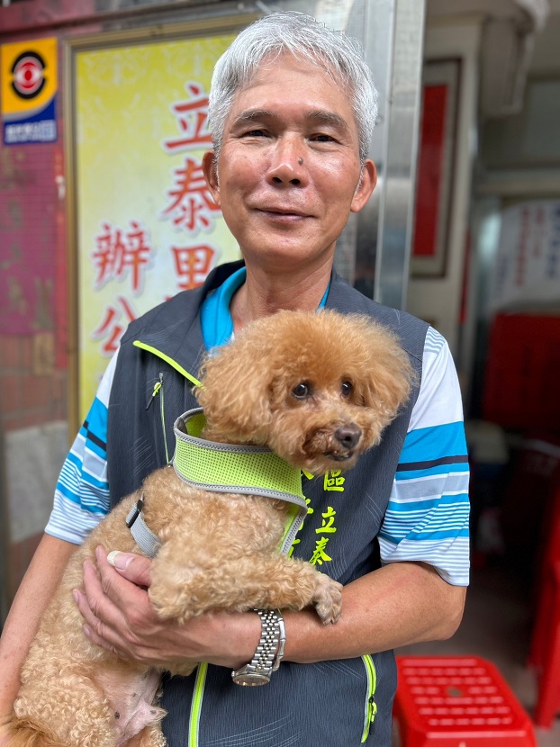 新莊區立泰里長許文章熱愛動物