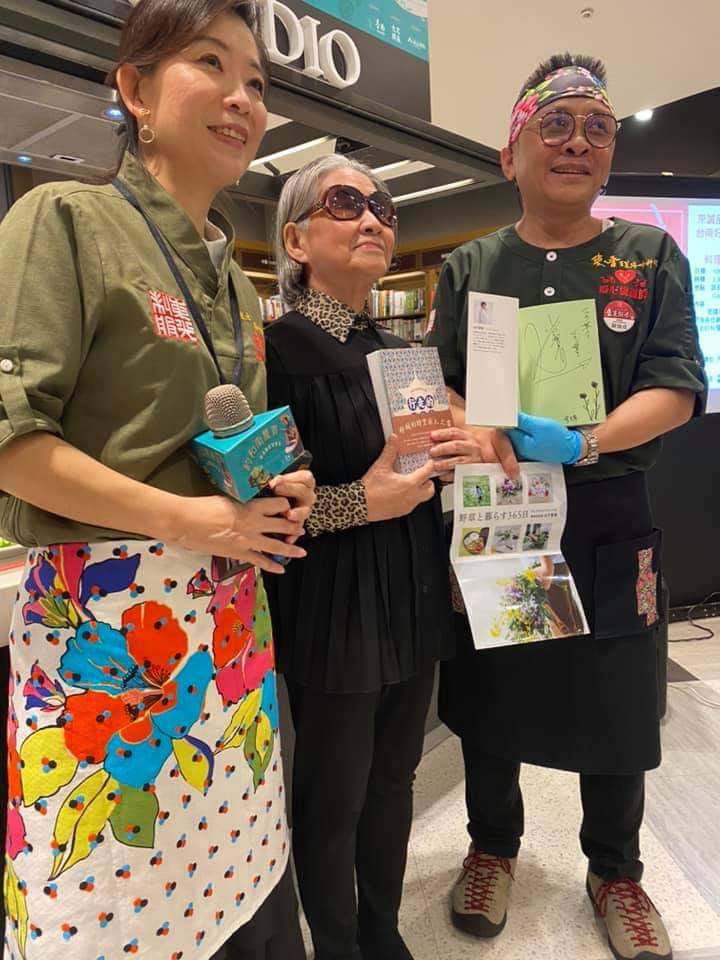 東光制服參與設計臺南市政府推光美食展演會走秀的台菜系列廚師服