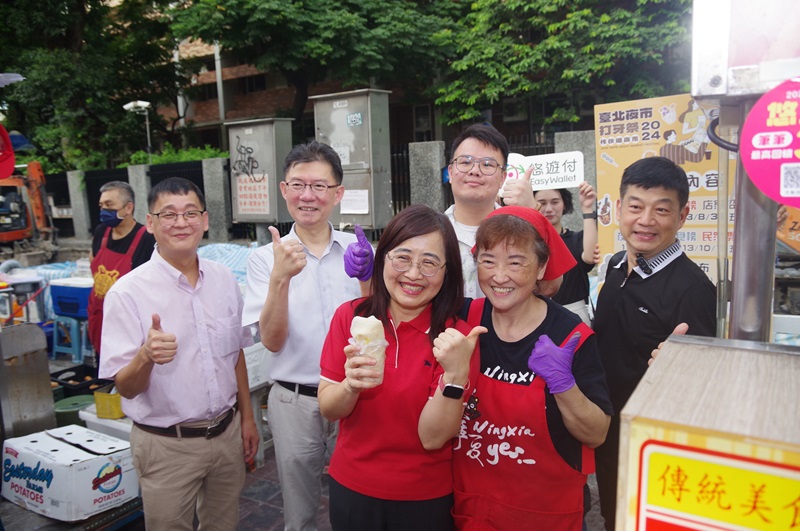林奕華副市長對臺北夜市美食讚不絕口 0
