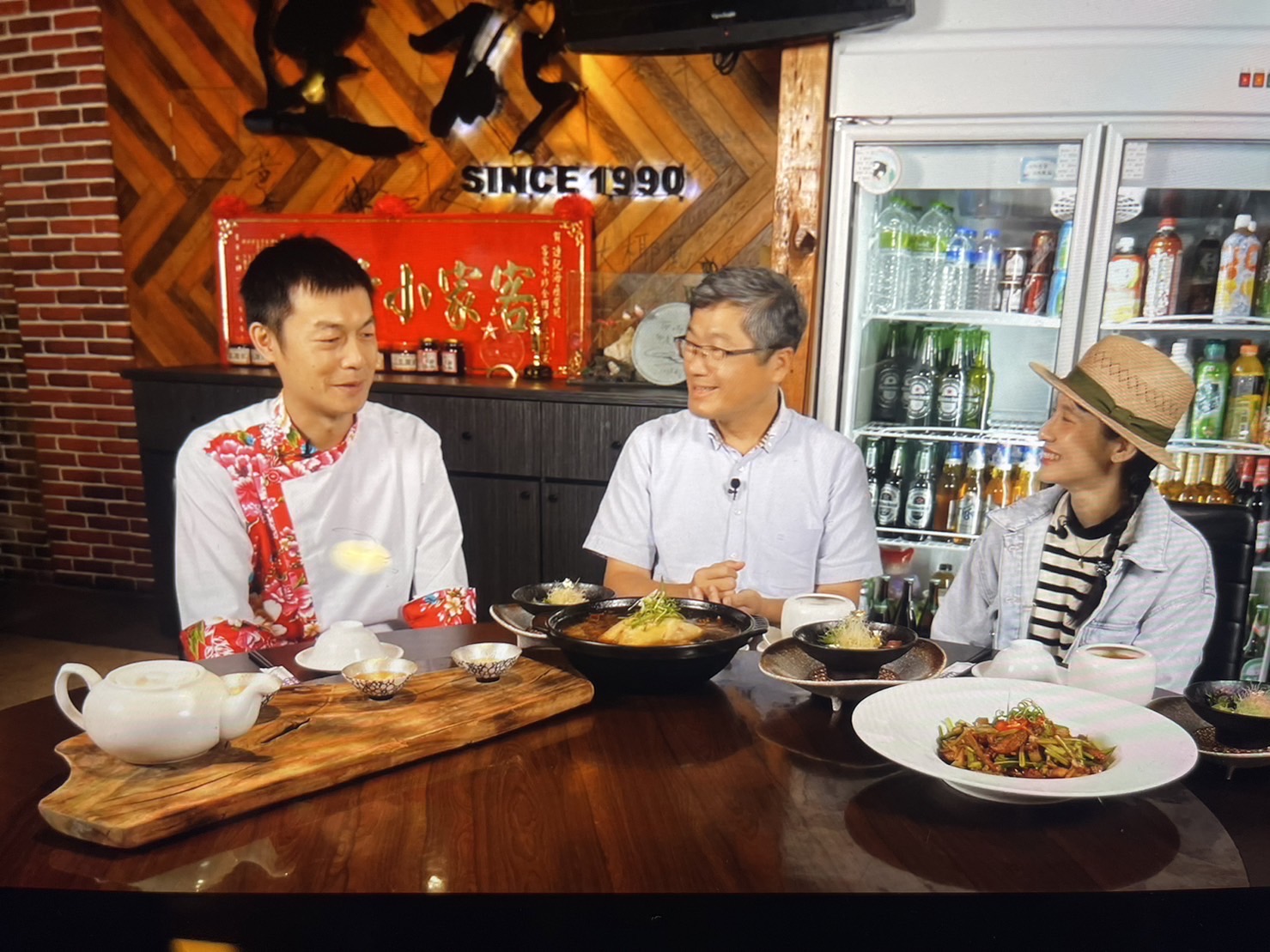 楊長鎮主委(中)感謝連記對客家料理的用心,讓料理成為雋刻在人心上的共同記憶 0