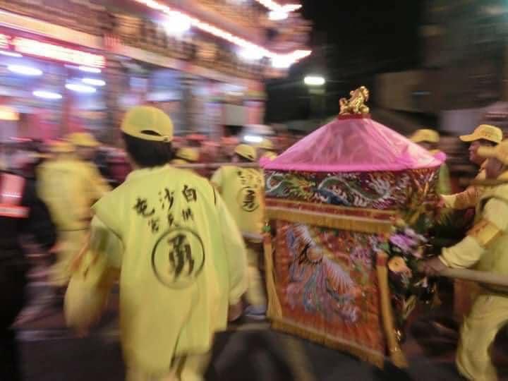此為白沙屯媽祖前往北港乘坐的轎子，不可以隨意觸碰。