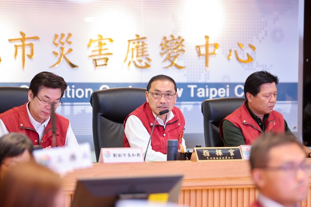 海葵颱風新北市災害應變中心第3次工作會報，侯友宜市長提醒各單位務必隨時注意颱風動態，確實做好防颱準備